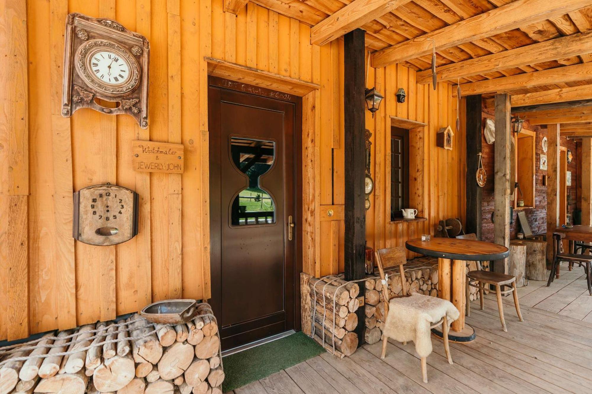 Ranch 13 - Western A Kone Nemsova Bilik gambar