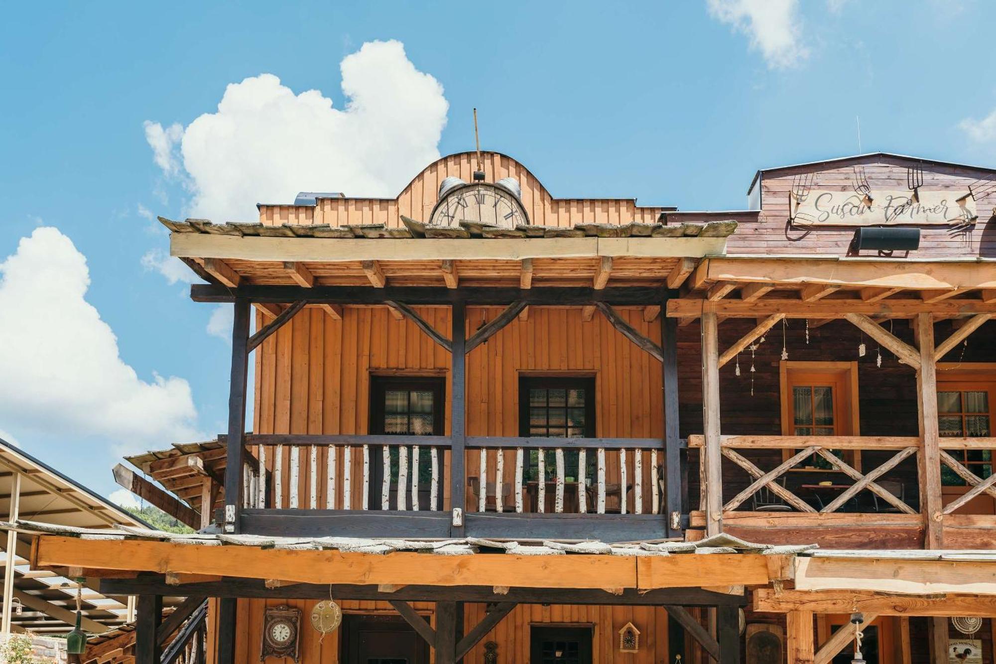 Ranch 13 - Western A Kone Nemsova Bilik gambar