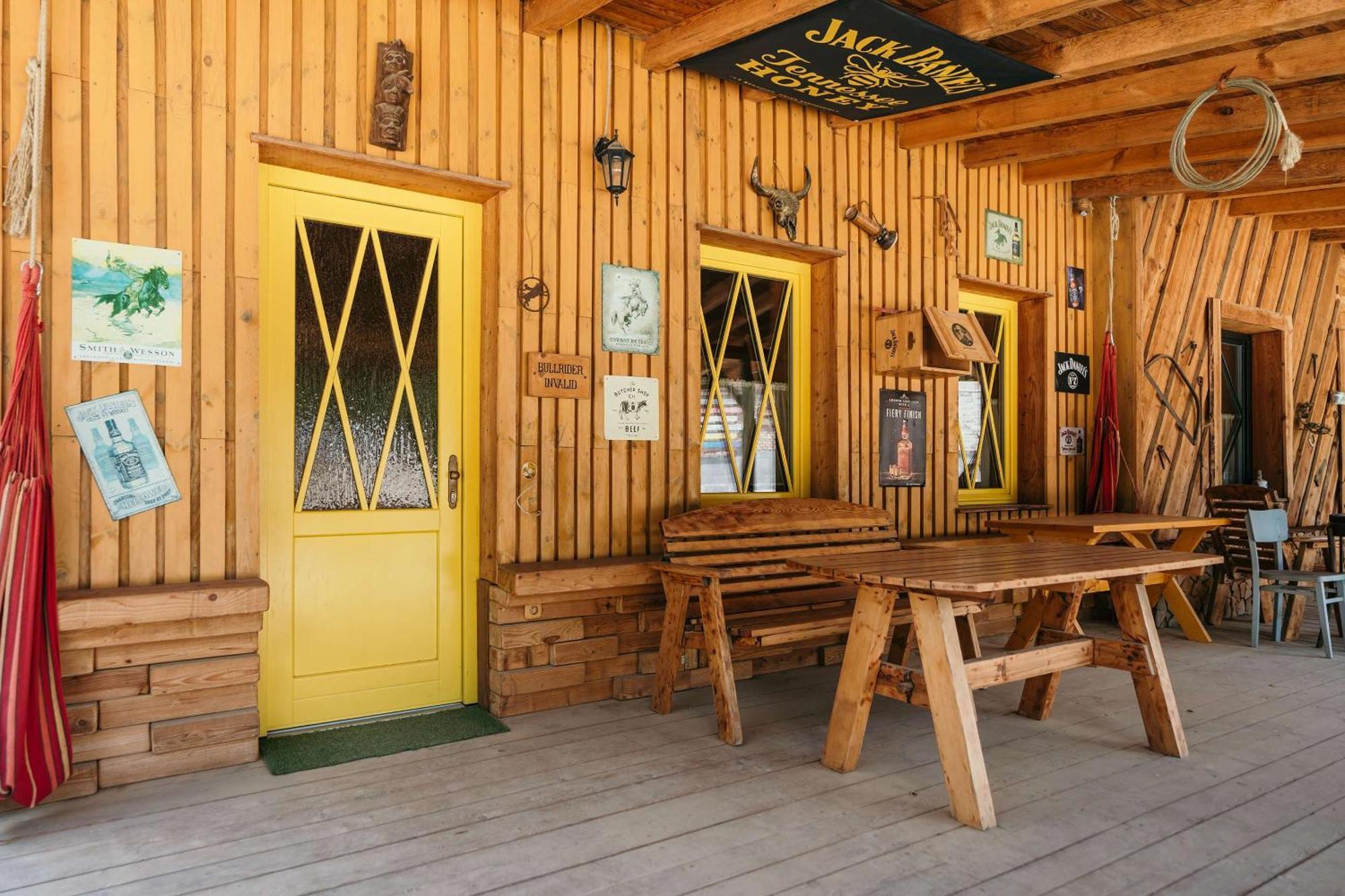 Ranch 13 - Western A Kone Nemsova Bilik gambar
